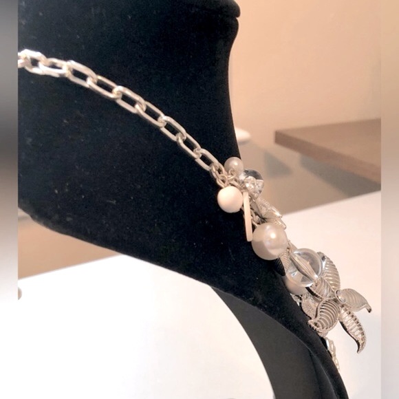 Fashion Necklace w/Silver Tone Seashells &White/Clear Beads - Picture 2 of 9